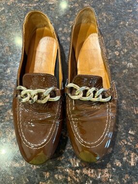 Donald Pliner Patent Leather Chain Loafers - Brown Women’s Slip-On. EU38.5/US8